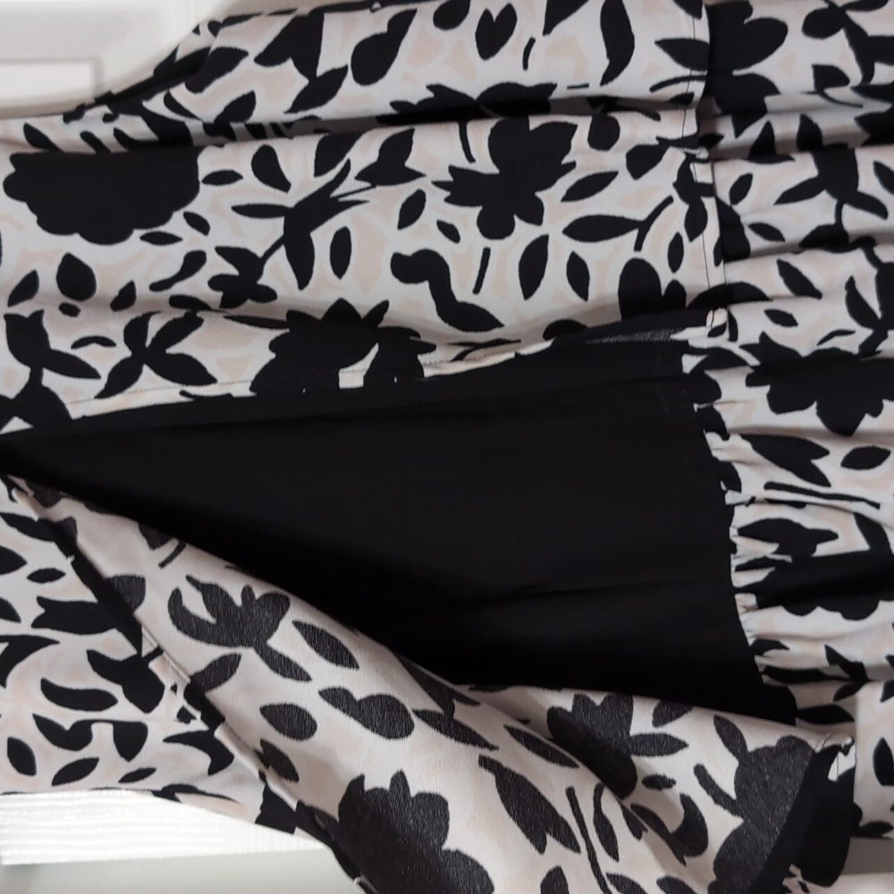 Loft Ruffle Dress - Picture 3 of 6